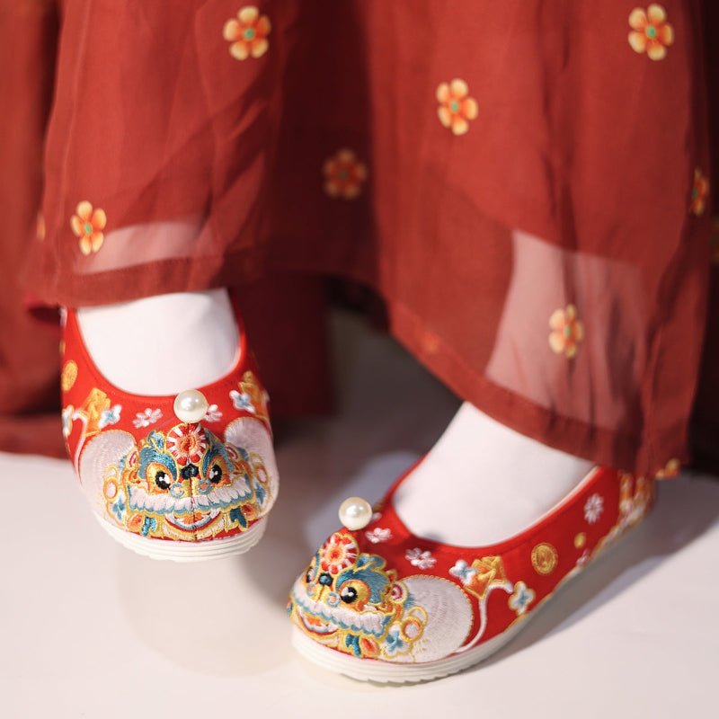 red hanfu shoes lion pattern new year shoes-Jianxi Hanfu