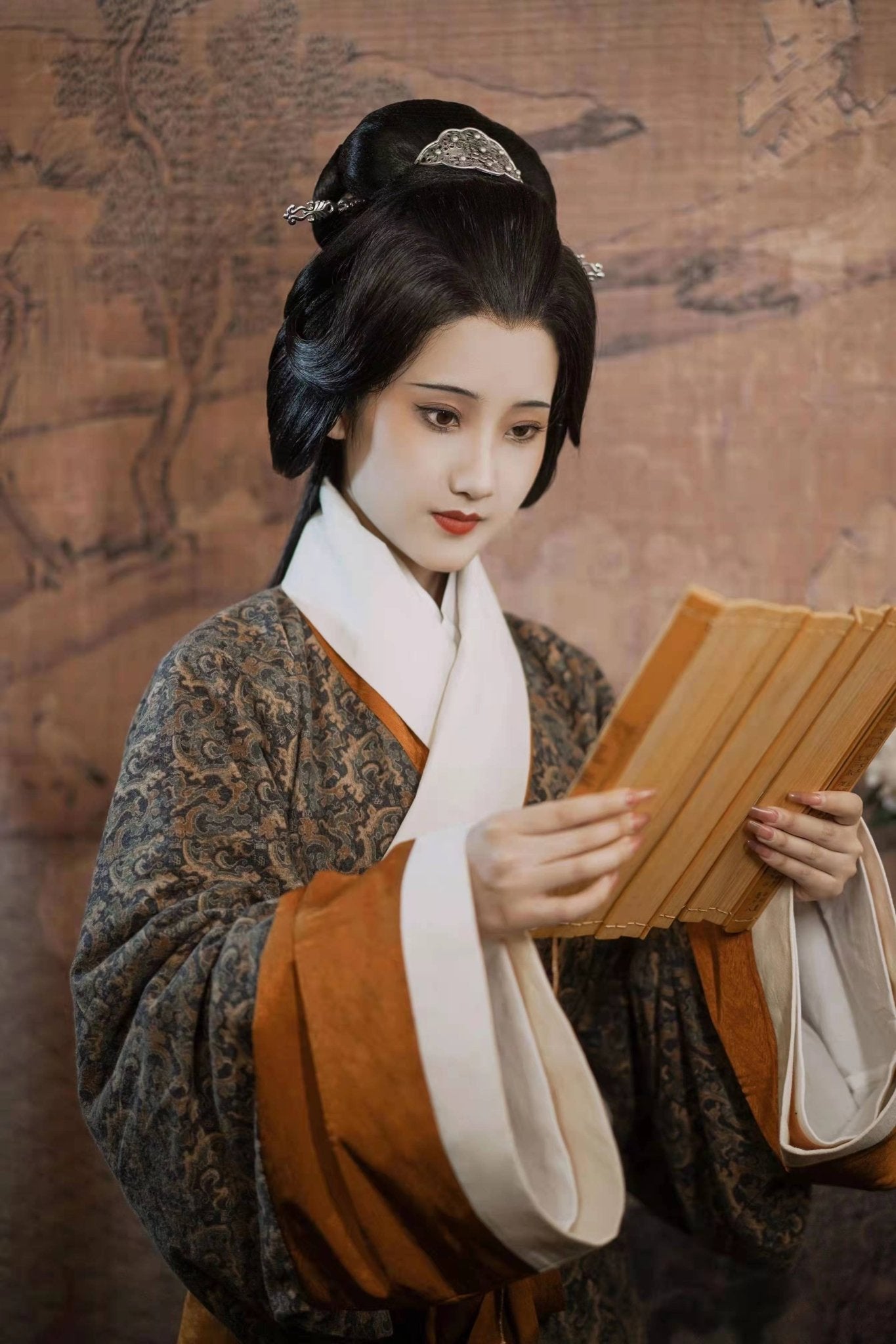 qin han dynasties women's brown robe warring state period- Jianxi Hanfu
