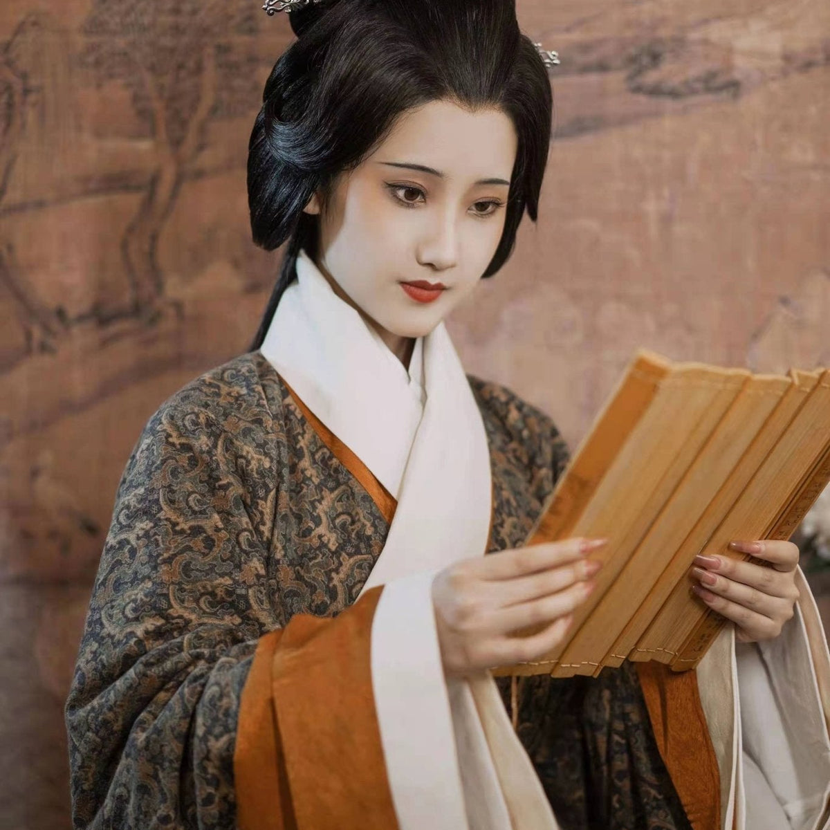 qin han dynasties women's brown robe warring state period- Jianxi Hanfu