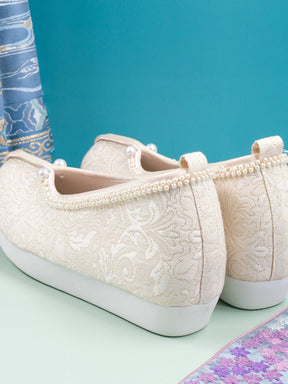 yellow shoes background women shoes-Jianxi Hanfu