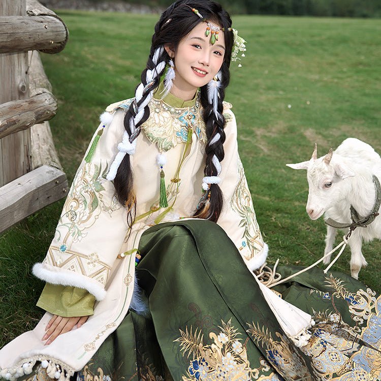 Ming Dynasty women's hanfu mamian skirt green yunjian cloud collar - Jianxi Hanfu