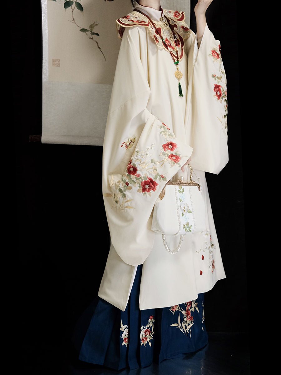 chinese ming dynasty mamianqun skirt red yunjian cloud collar red flower - Jianxi Hanfu