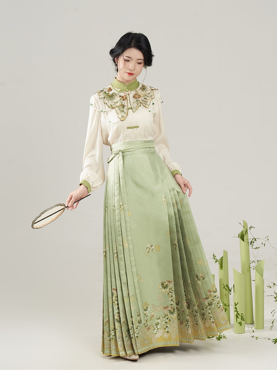 ming dynasty green mamianqun yunjian grapes cloud collar - Jianxi Hanfu